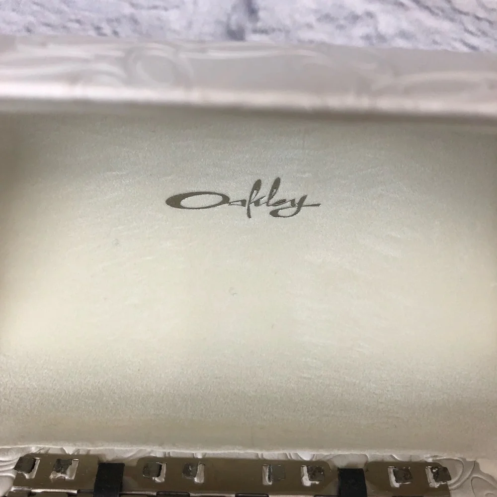 Oakley Sunglasses cases Set of 2 White large Black small